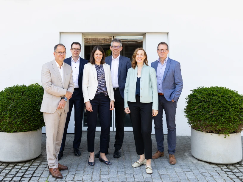 Bildlegende: Geschäftsleitung BSB: Daniel Stolz, Direktor, Christian Kaufmann, Leiter Service-Center Immobilien, Anja Piller, Leiterin Service-Center Personal, René Vögtli, Service-Center Finanzen, Franziska Reinhard, Leiterin Geschäftsfeld Betreuung Betagte, Marcel Hügi, Leiter Geschäftsfeld Integration (von links)