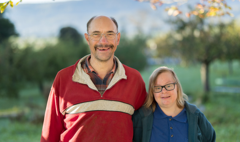 Ein Portraitfoto von Sandra Meier und Roland Schnid