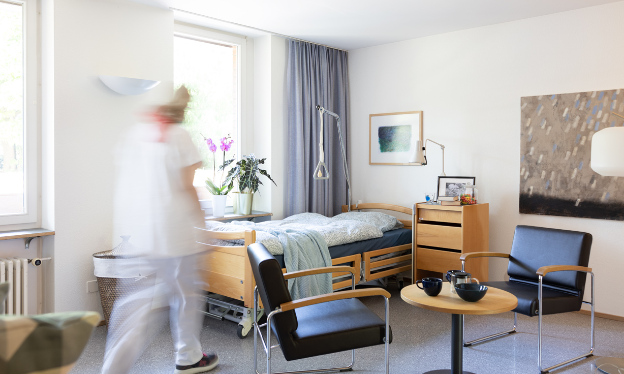 Geräumige Zimmer mit Zugang zum Balkon