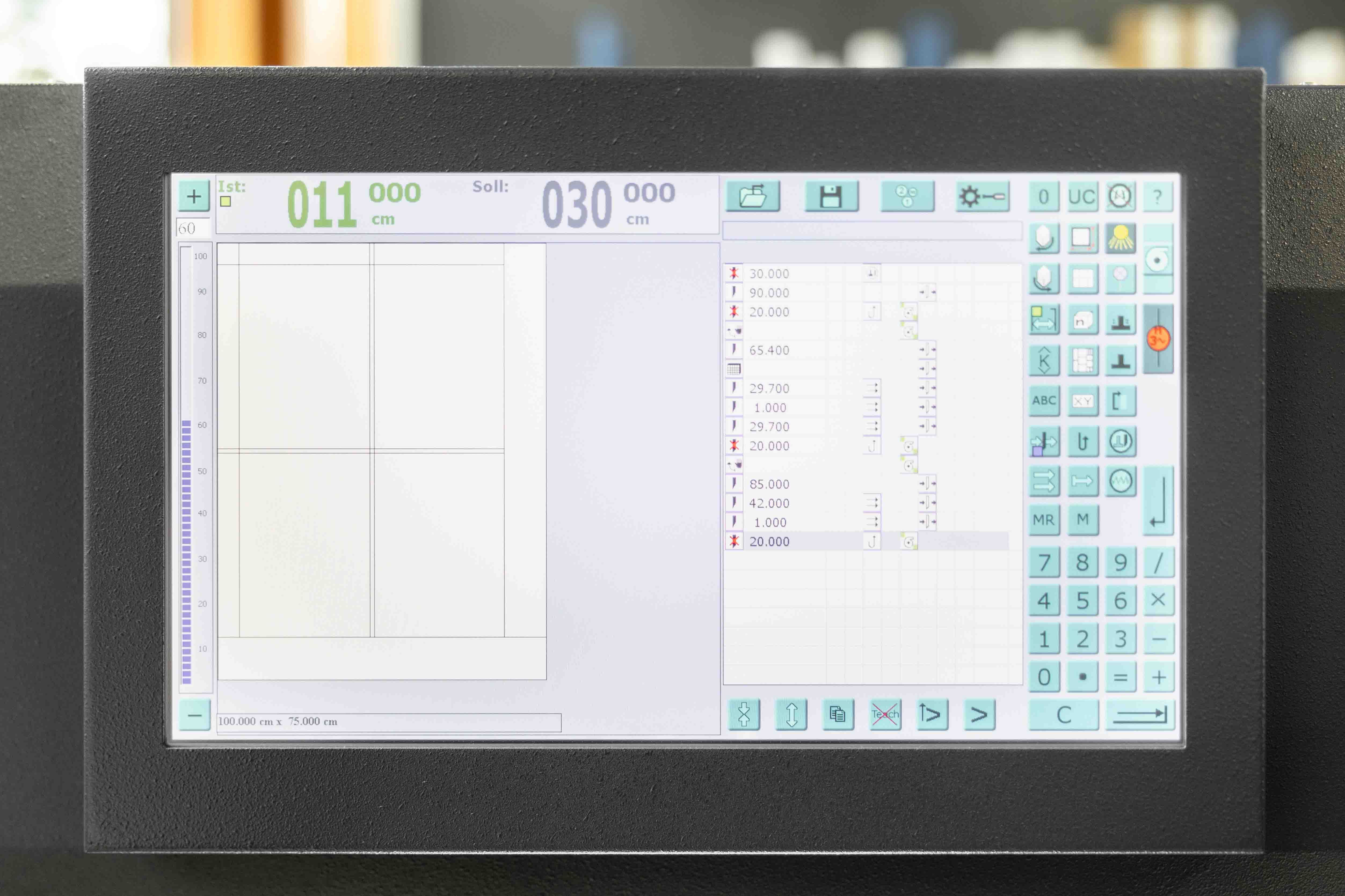 Die moderne Steuereinheit der Schneidemaschine «BaumannPerfecta».