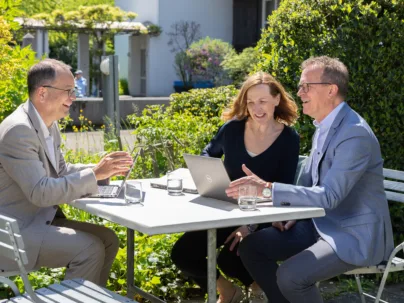 Franziska Reinhard, Marcel Hügi und Daniel Stolz im Gespräch