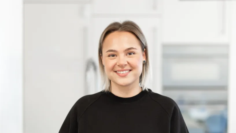 Murielle Kallweit in der Küche des BSB Wohnhaus Kleinhüningen