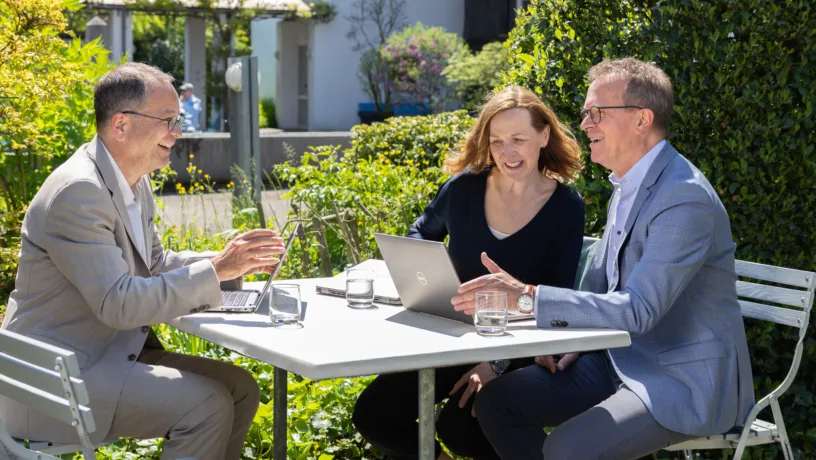 Franziska Reinhard, Marcel Hügi und Daniel Stolz im Gespräch